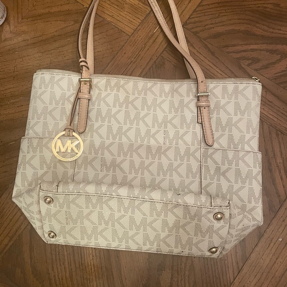 Michael Kors purse - Picture 1 of 5